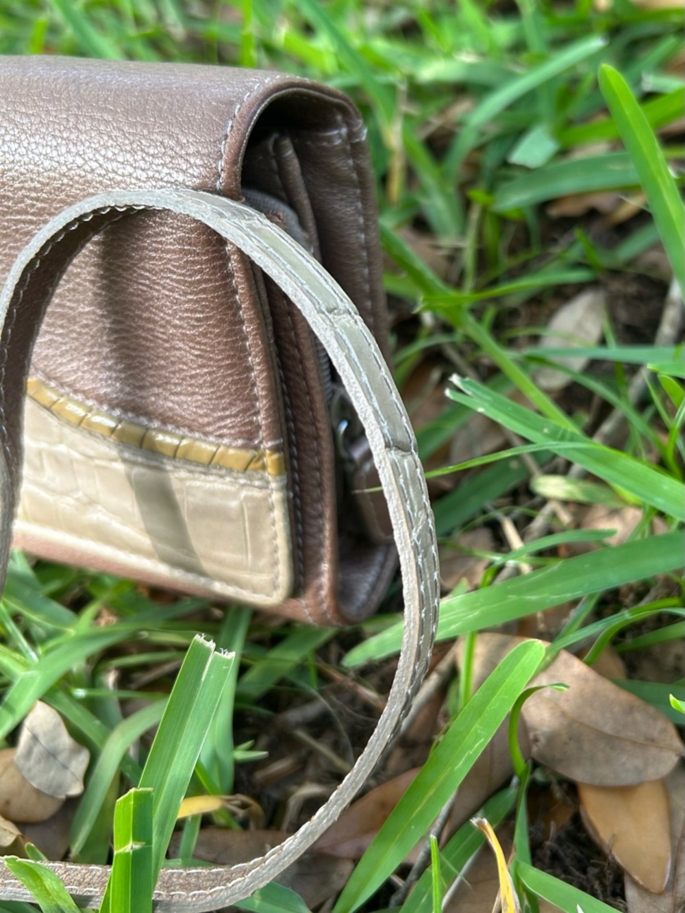 Vintage Croc Embossed Brighton Brown & Cream Crossbody with Gold Trim - Picture 4 of 12